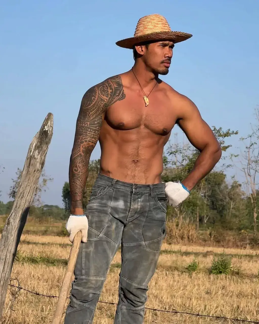 ผู้ชายสีผิวแทนแสนเสน่ห์