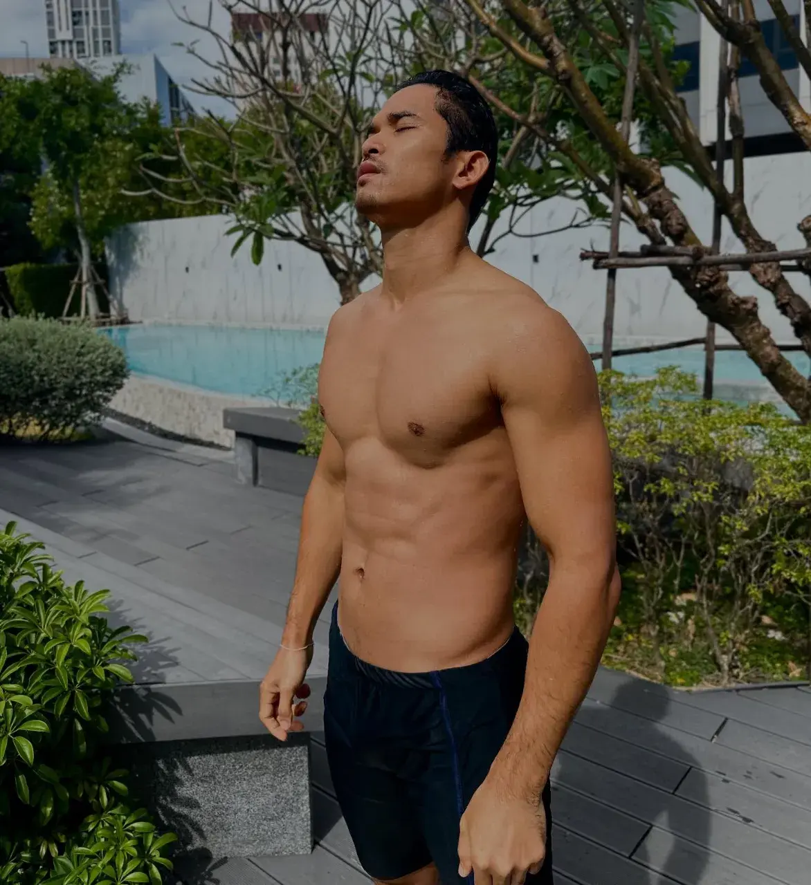 ผู้ชายสีผิวแทนแสนเสน่ห์