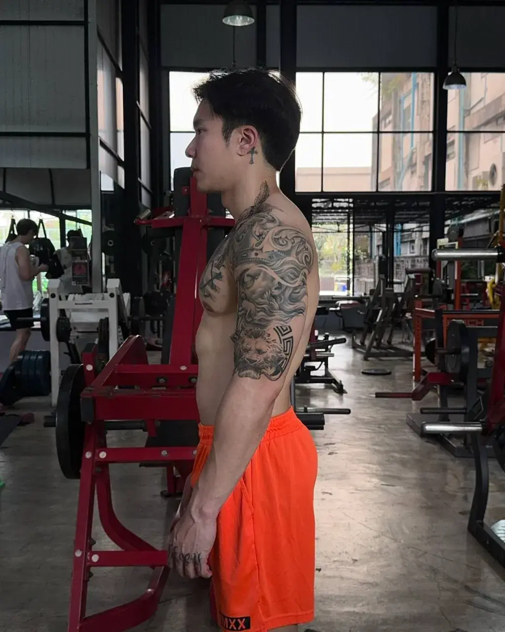 ยอมโดนแทง