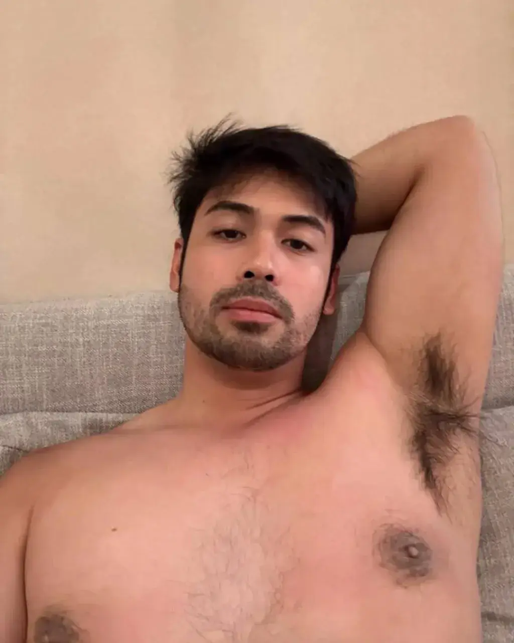 ยอมโดนแทง