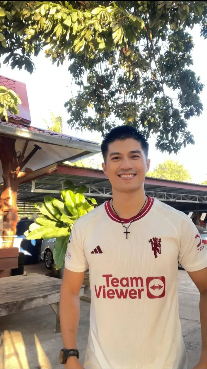 ยอมโดนแทง