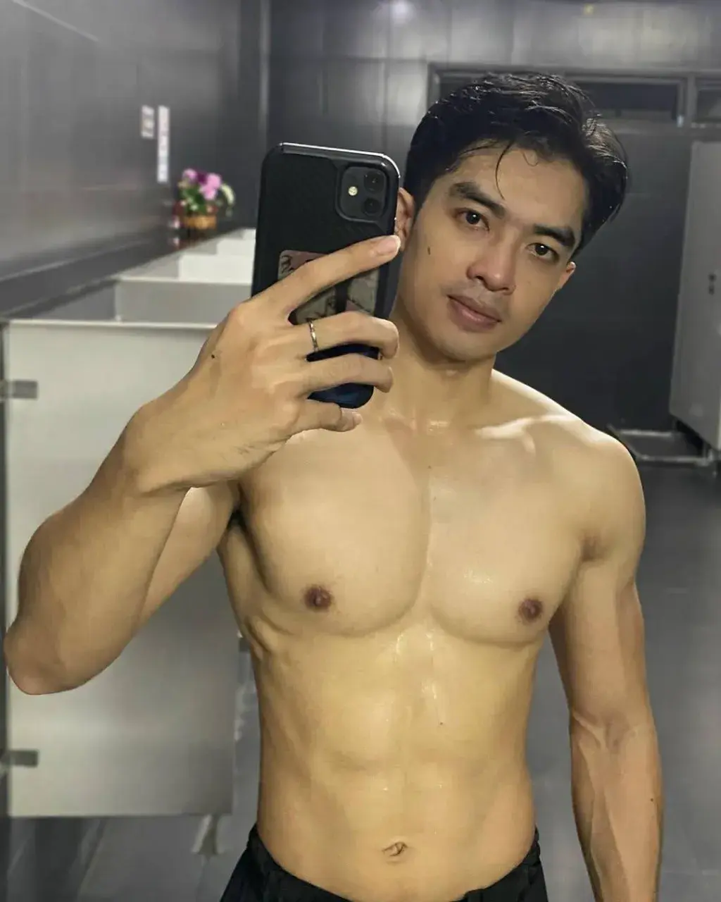 ยอมโดนแทง