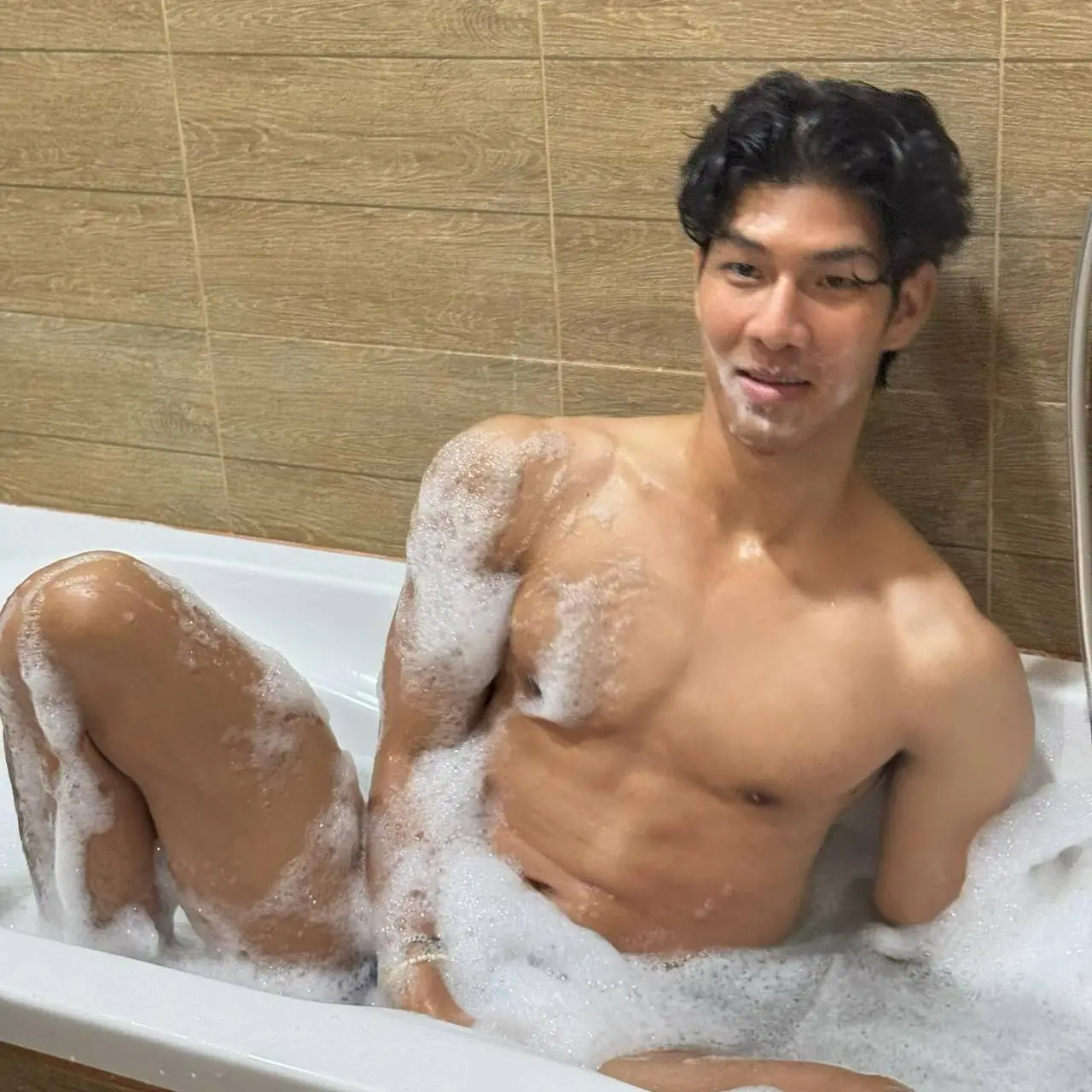 ลีลาน่าลอง อวยคม