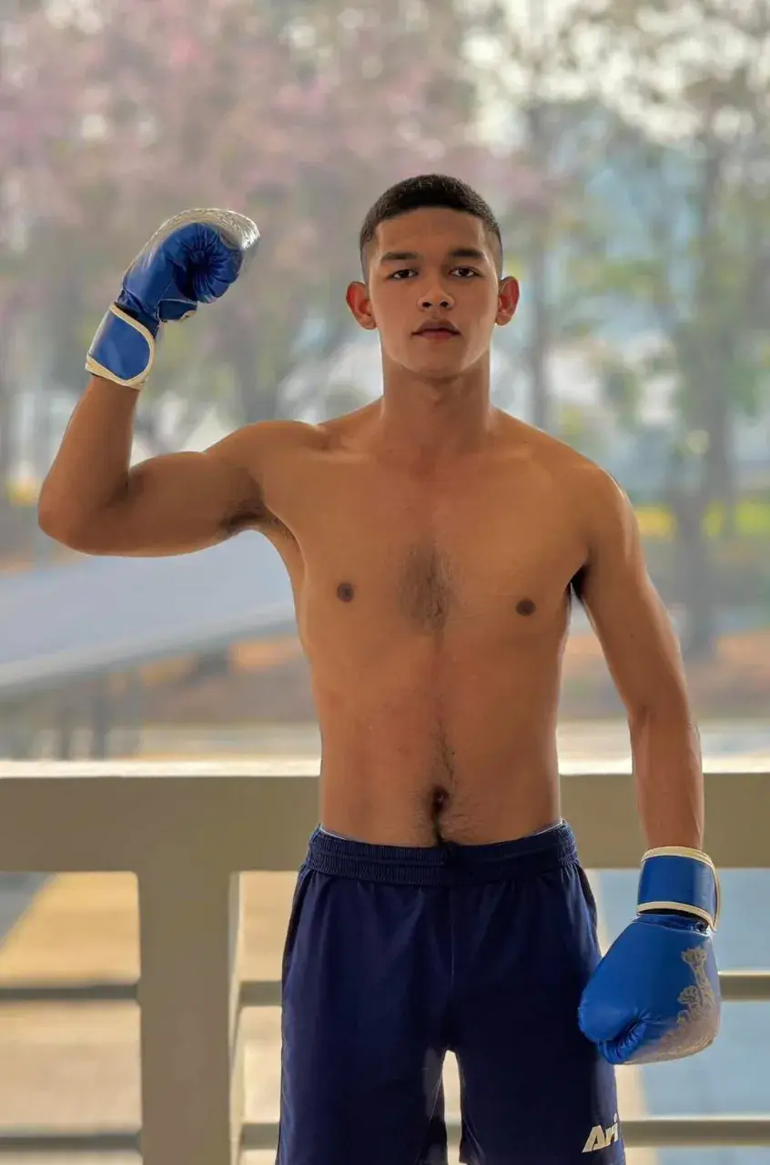 ยอมฉีกเลย