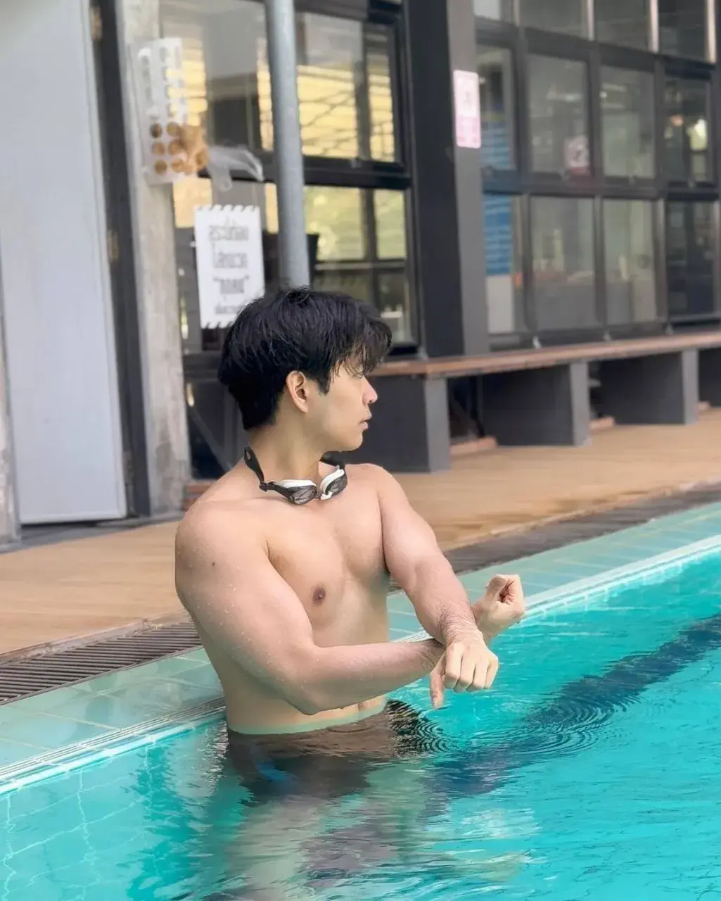 พร้อมคุกเข่าพลีกาย