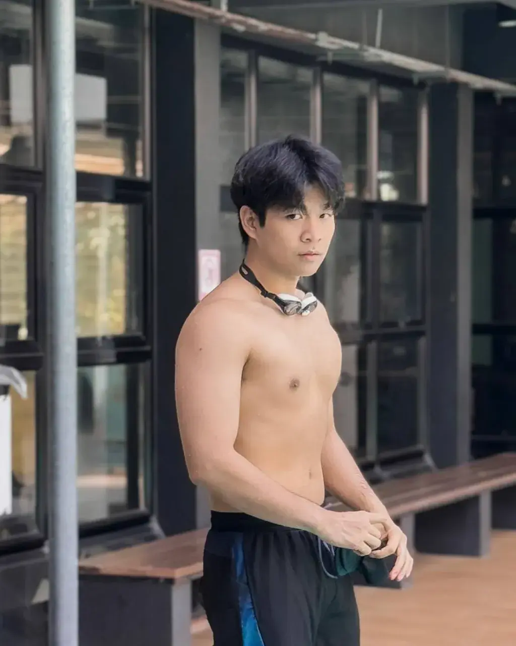 พร้อมคุกเข่าพลีกาย