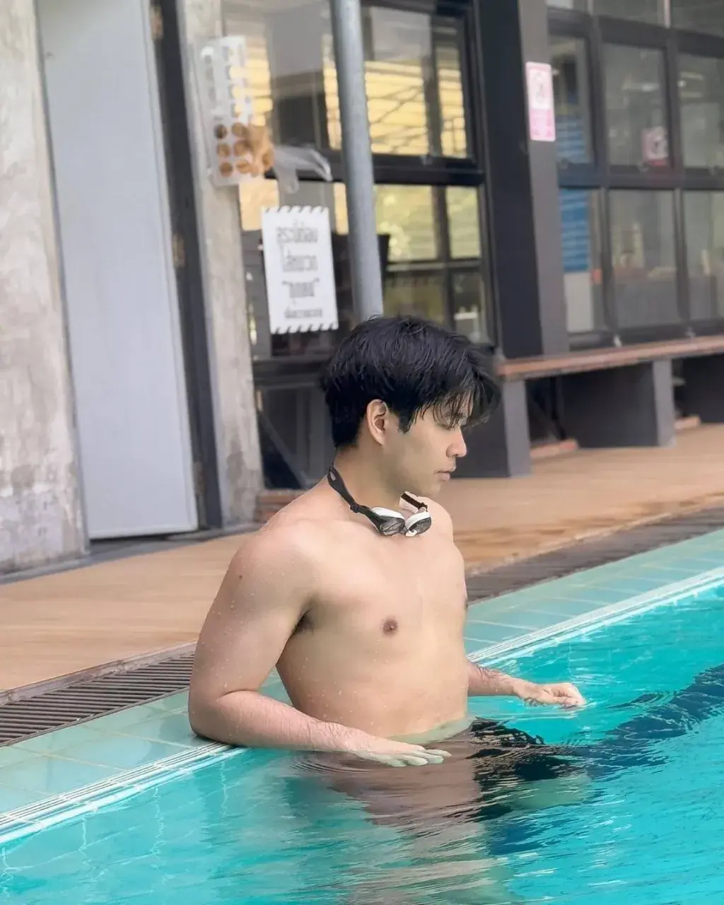 พร้อมคุกเข่าพลีกาย