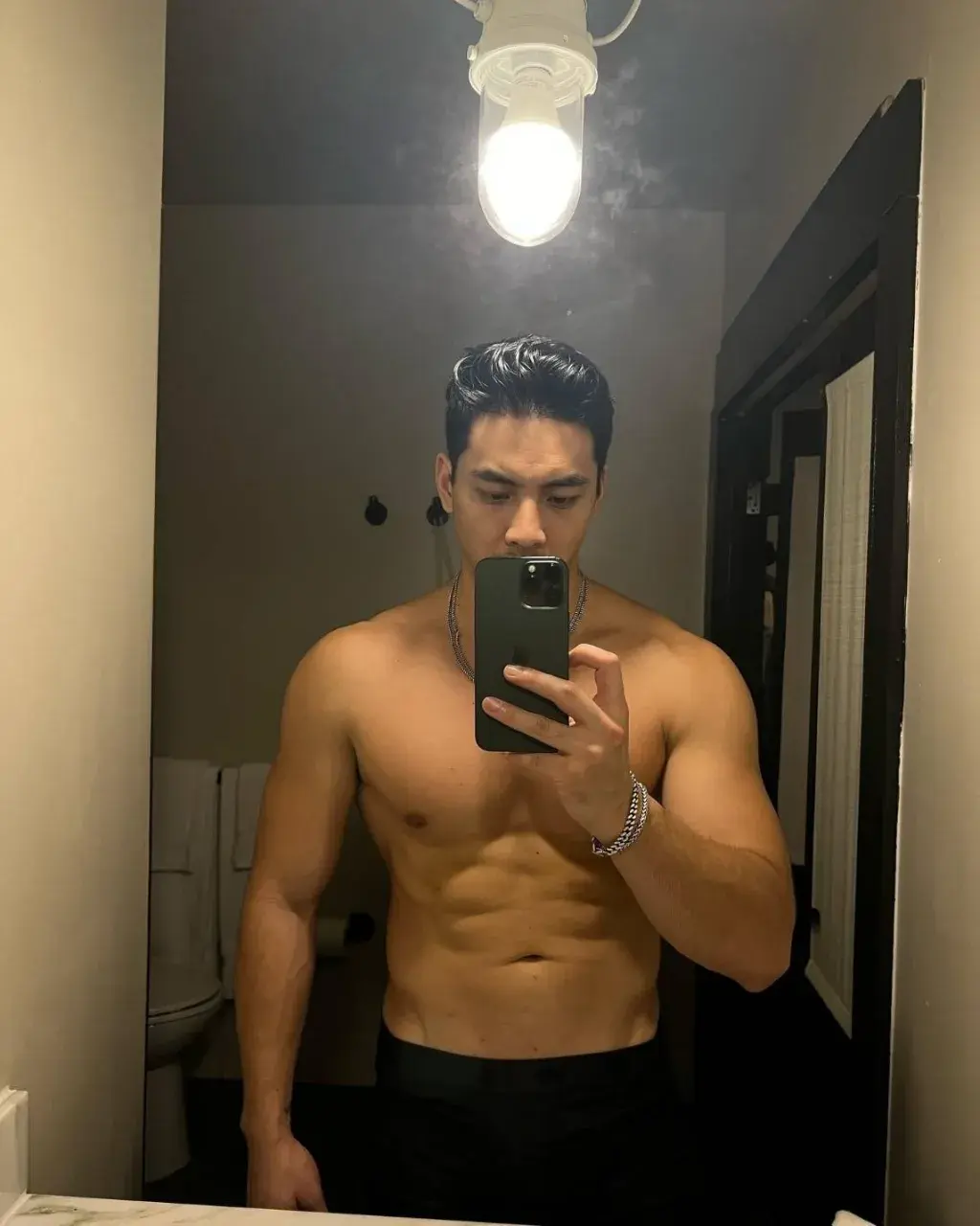 พ่อโยชิสตั๊นที่หล่อล่ำที่สุด