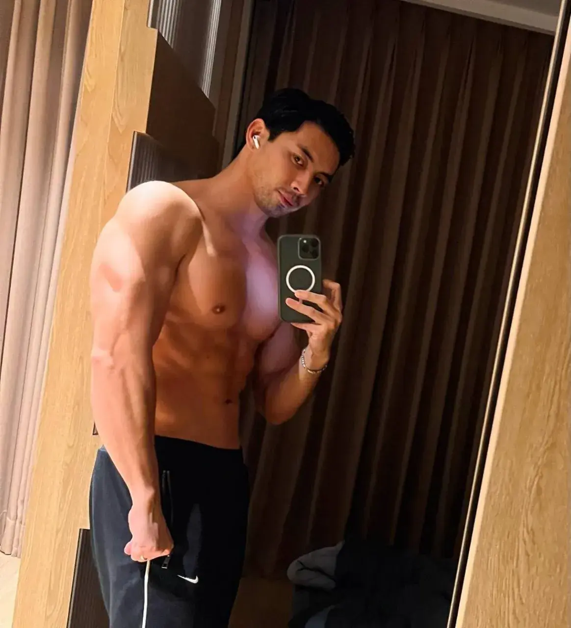 พ่อโยชิสตั๊นที่หล่อล่ำที่สุด