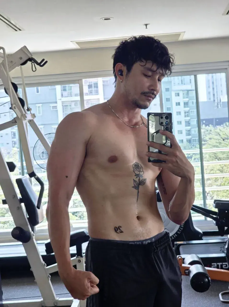 สักดอกใหญ่ๆมั้ยล่ะ