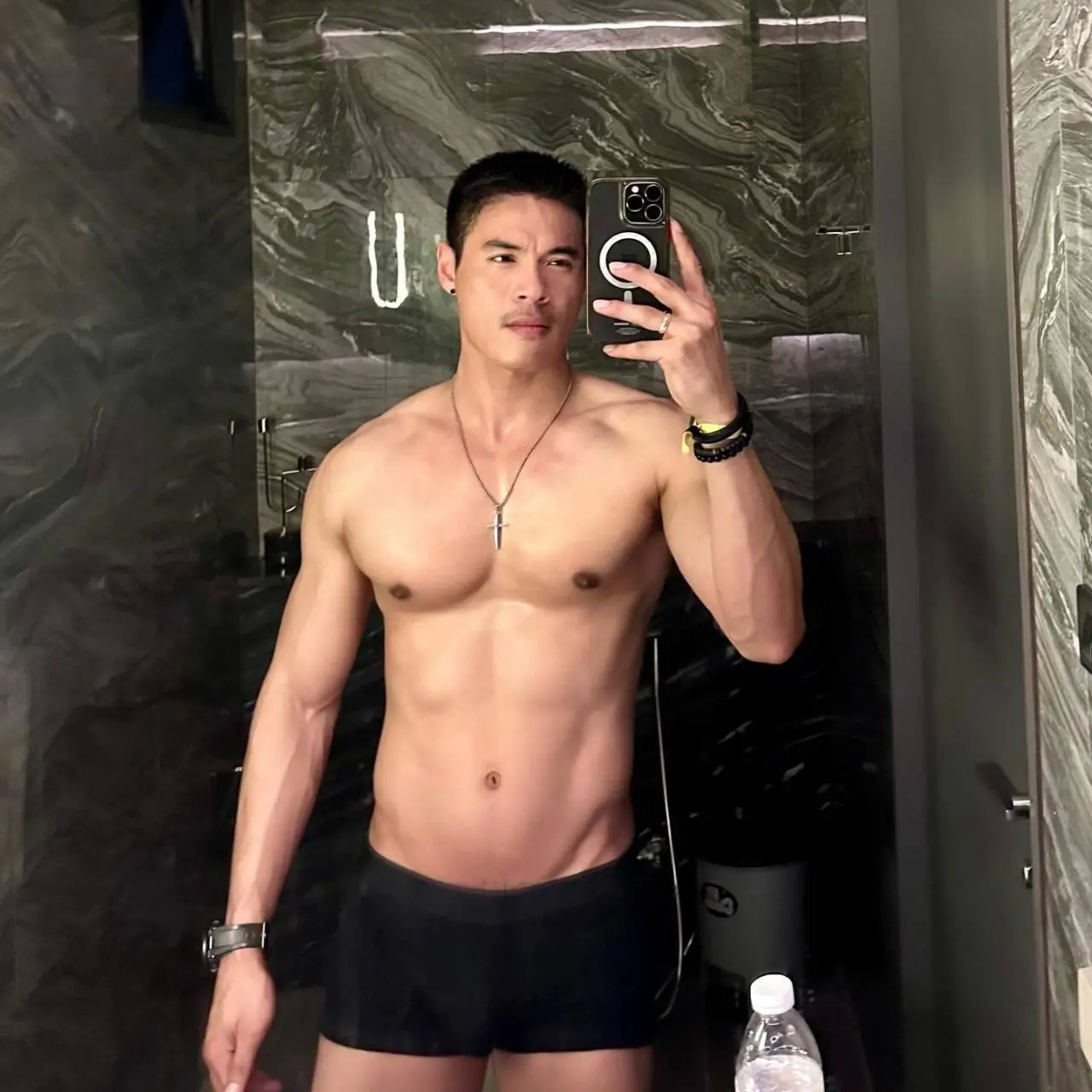 ผัวเขาเราแอบแซ๋บ