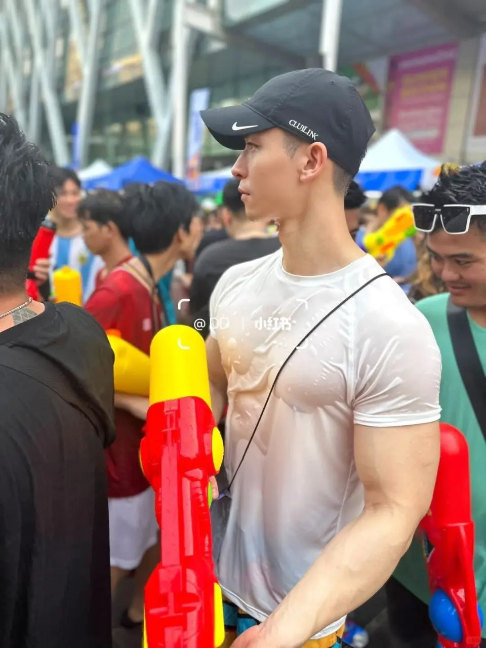 ผู้ชายเปียกน้ำ