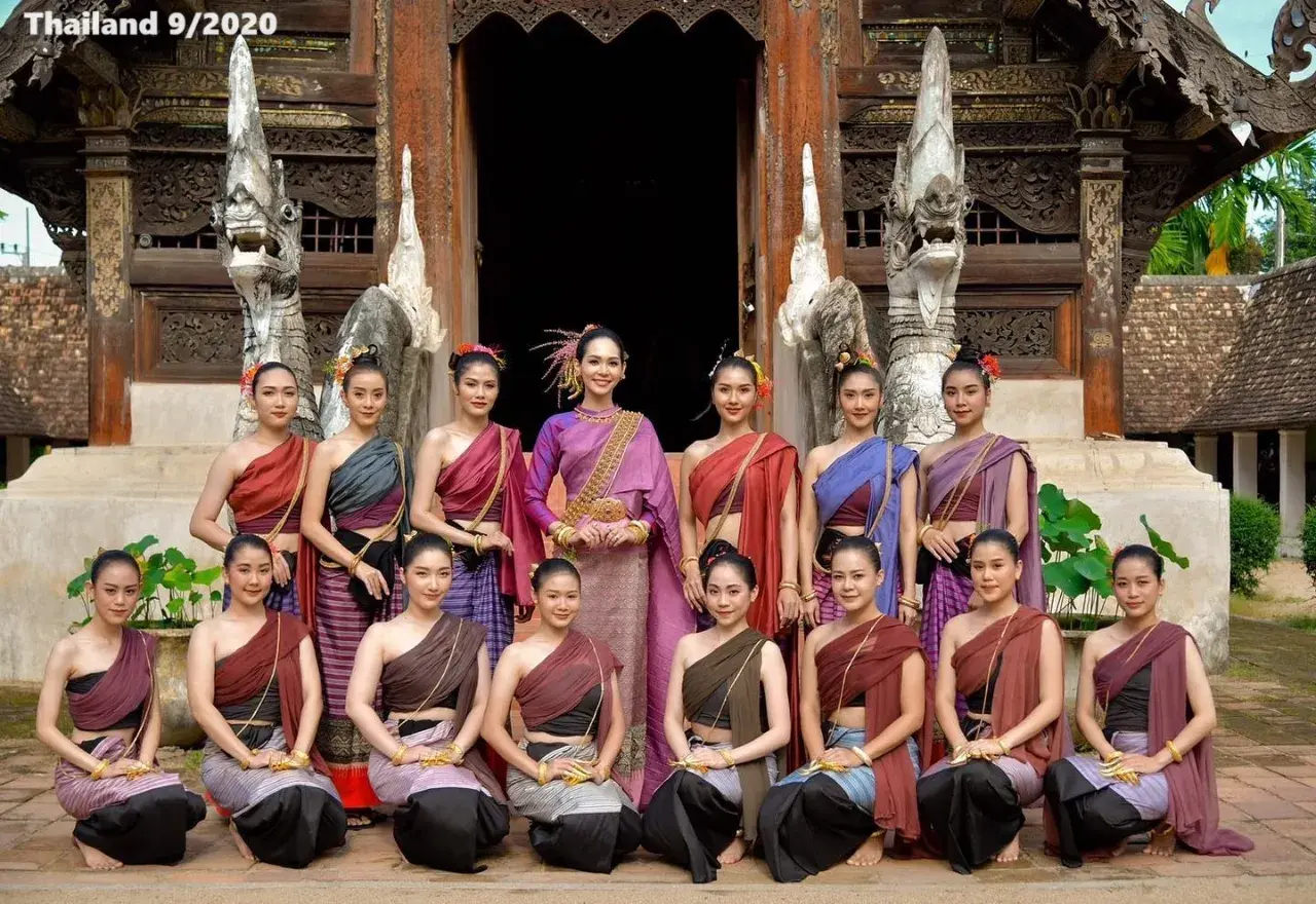 Lanna Costumes by Bint Sireethorn and Her Team 🇹🇭