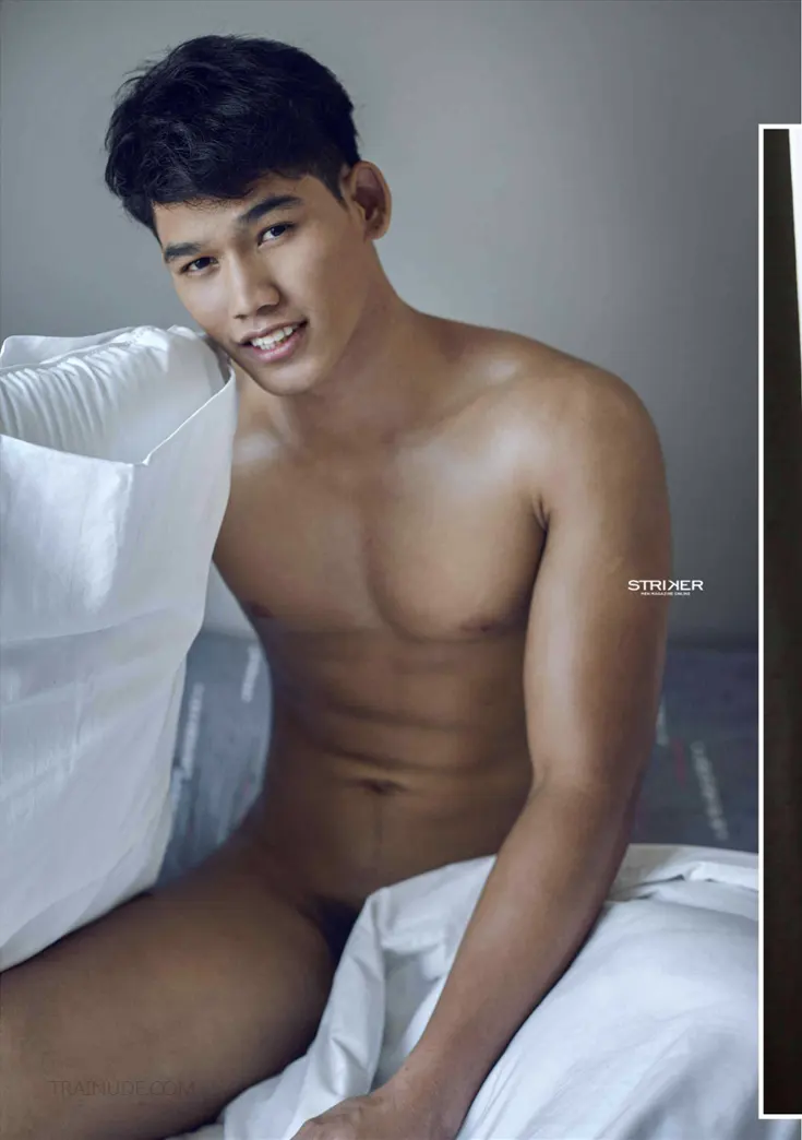 Photobook : STRIKER 02