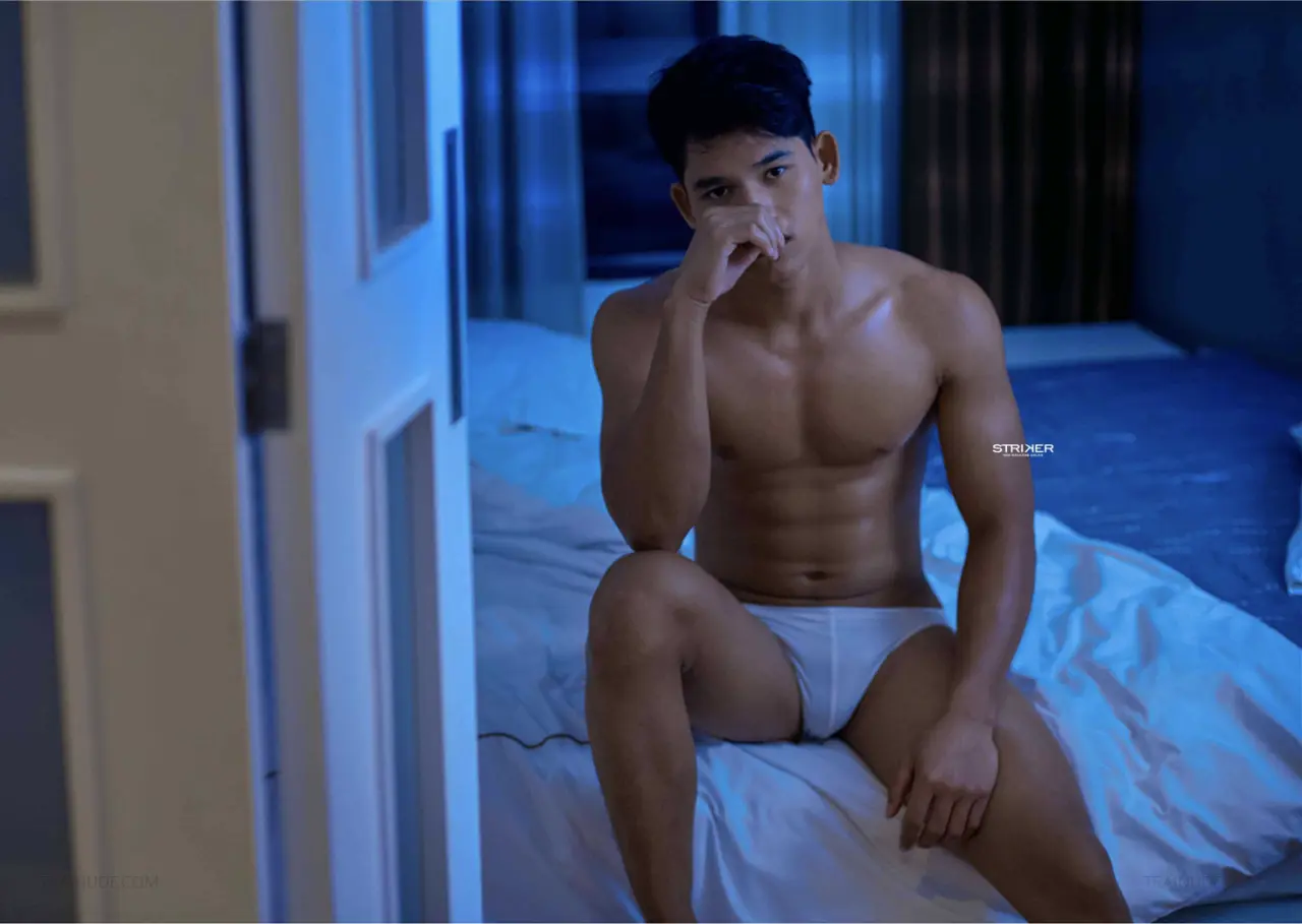 Photobook : STRIKER 02