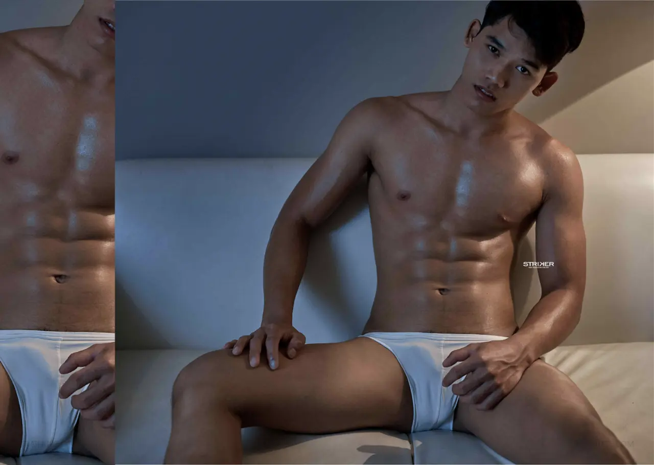 Photobook : STRIKER 02