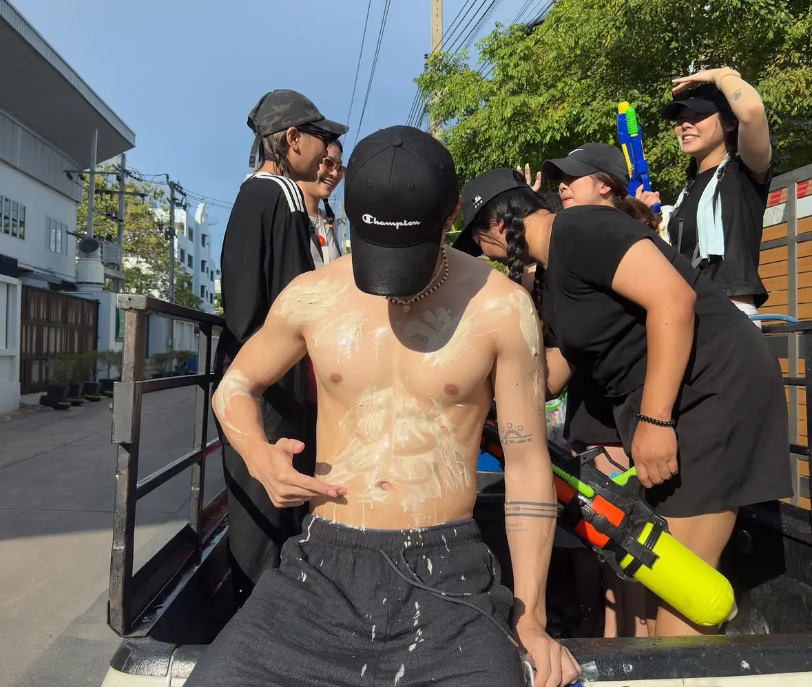 สงกรานต์ชื่นใจ