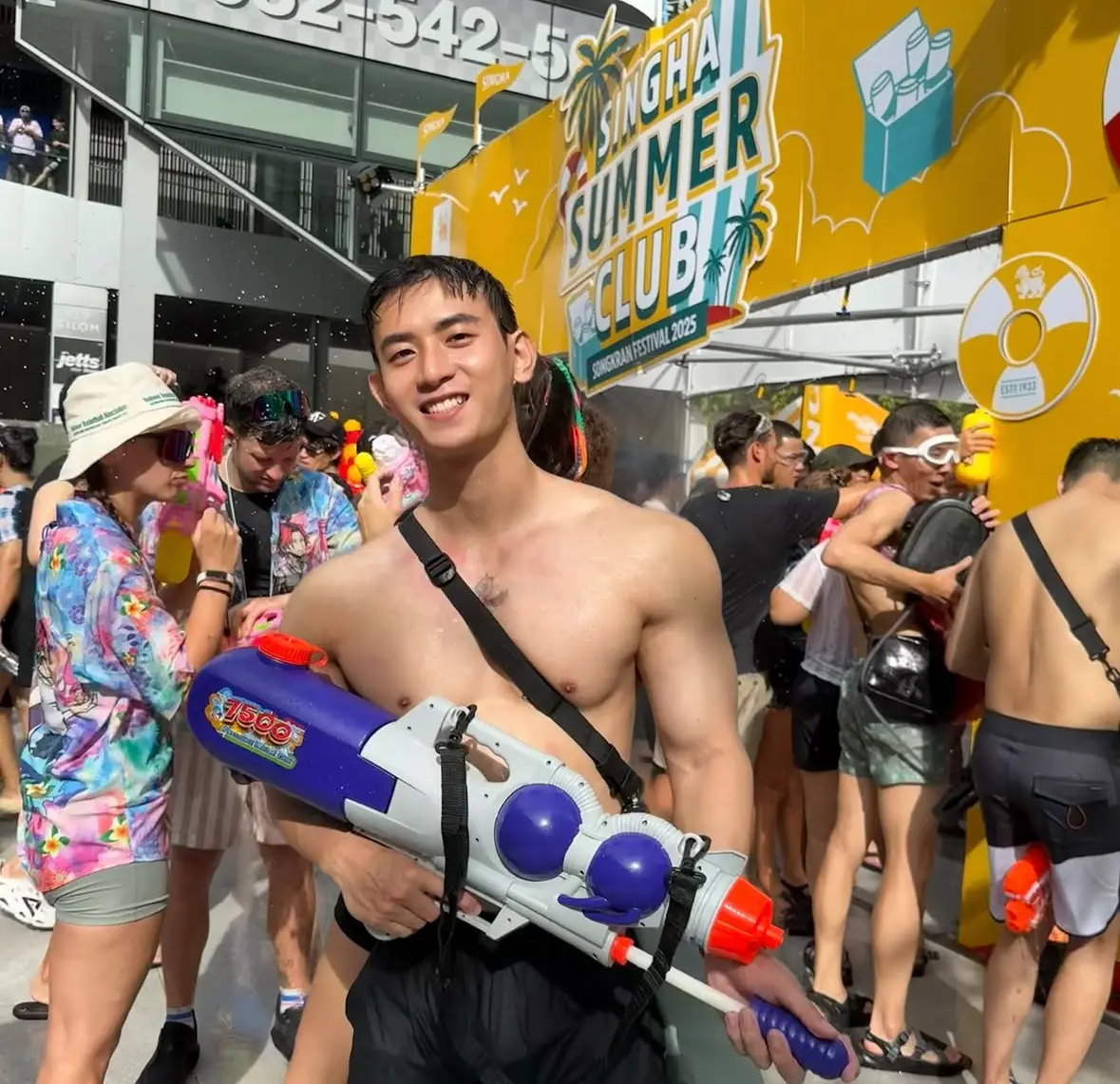 สงกรานต์ชื่นใจ