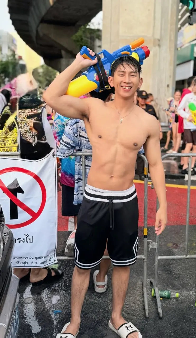 สงกรานต์ชื่นใจ