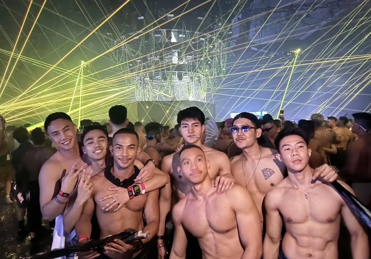 สงกรานต์ชื่นใจ