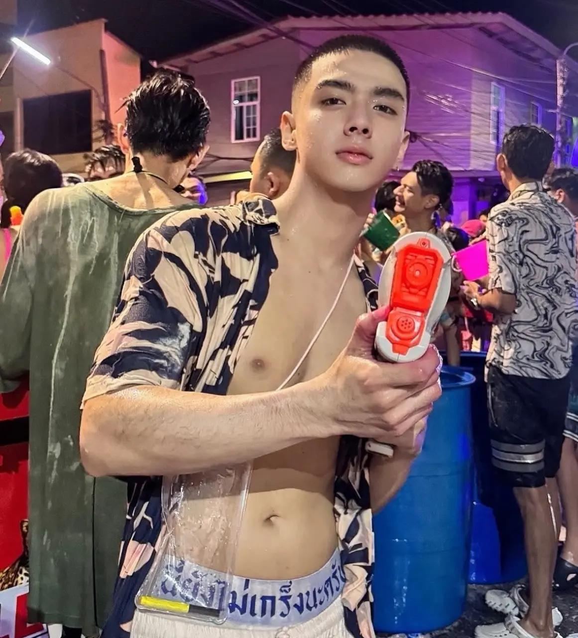 สงกรานต์ชื่นใจ