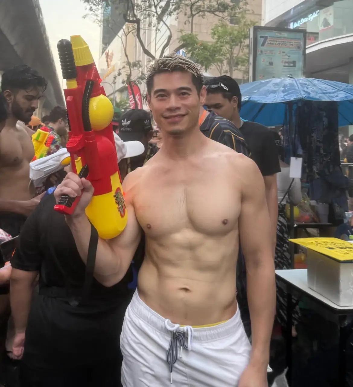 สงกรานต์ชื่นใจ