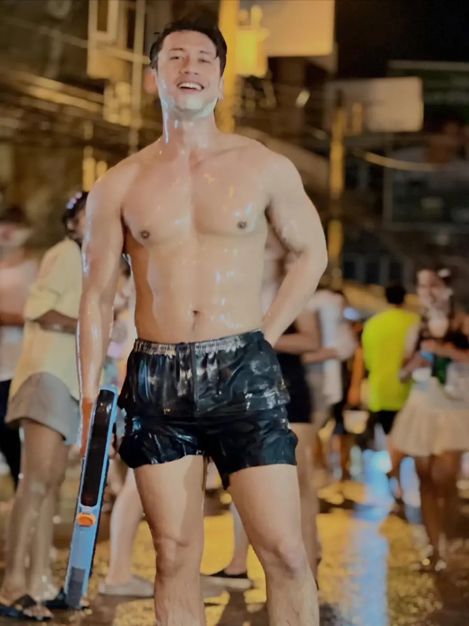 สงกรานต์ชื่นใจ