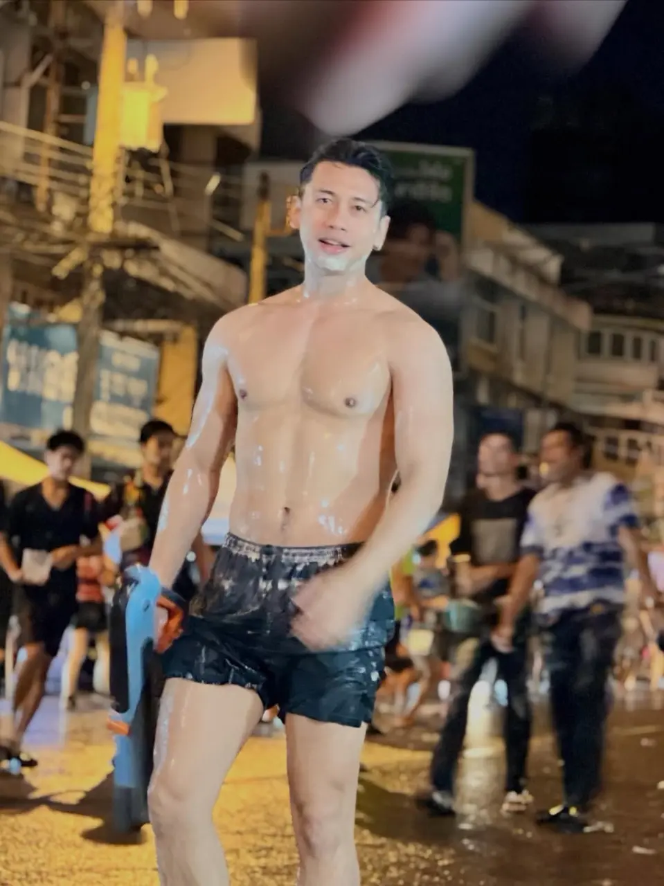 สงกรานต์ชื่นใจ