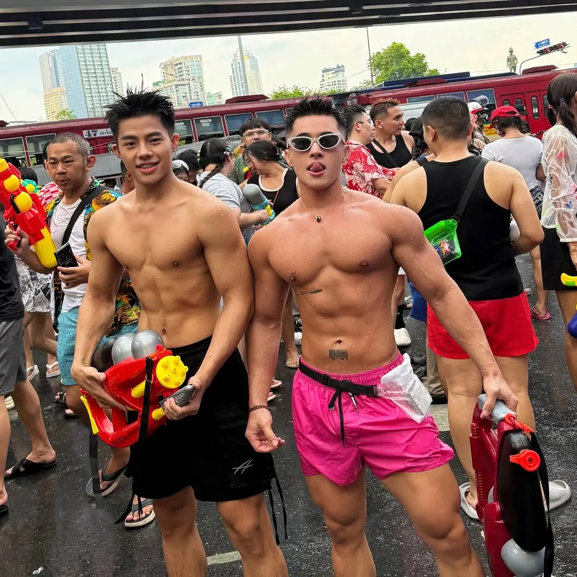 สงกรานต์ชื่นใจ