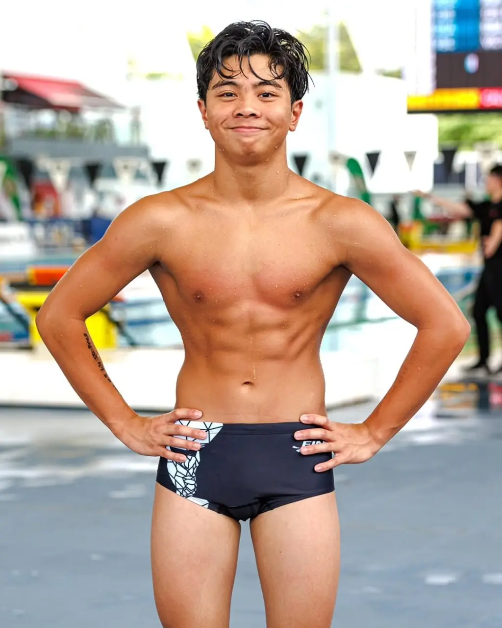 นักกีฬาว่ายน้ำหนุ่มน้อย 2