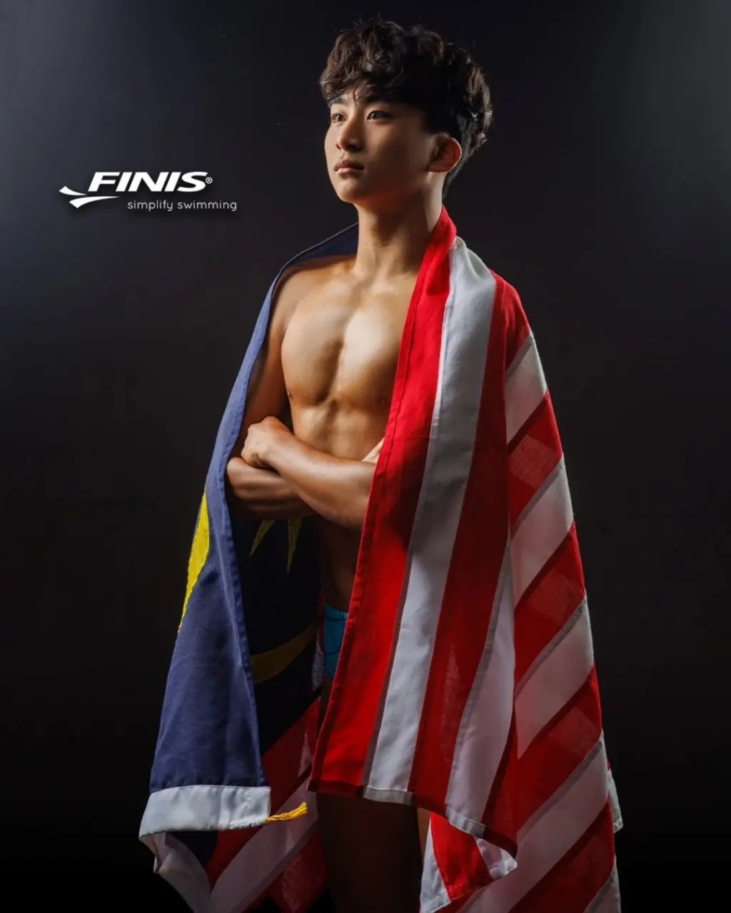 นักกีฬาว่ายน้ำหนุ่มน้อย 4