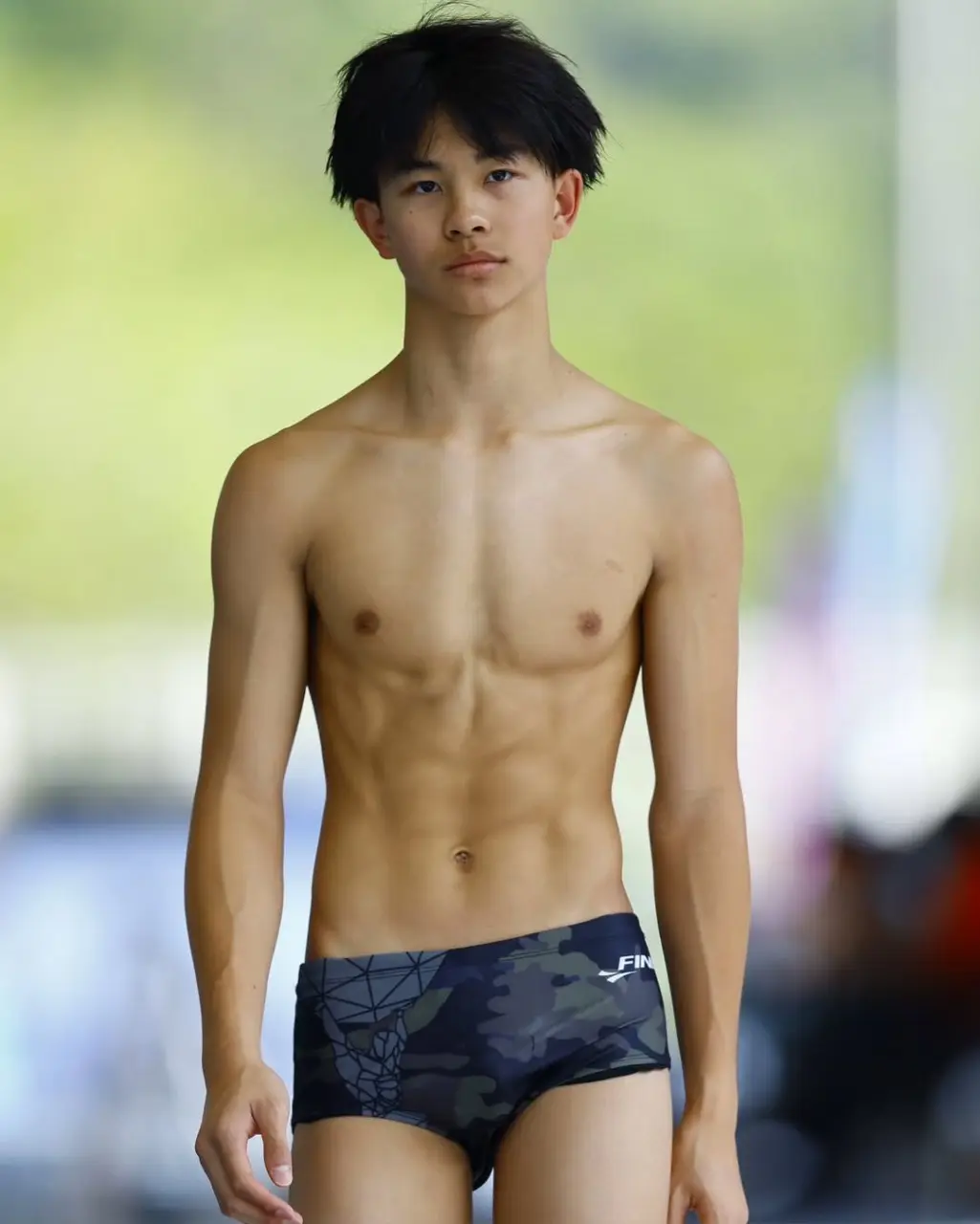 นักกีฬาว่ายน้ำหนุ่มน้อย 6