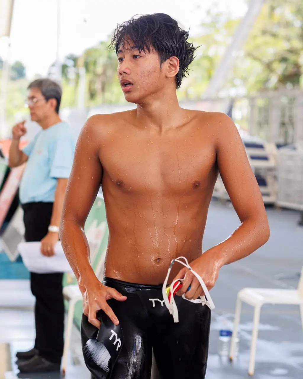 นักกีฬาว่ายน้ำหนุ่มน้อย 6