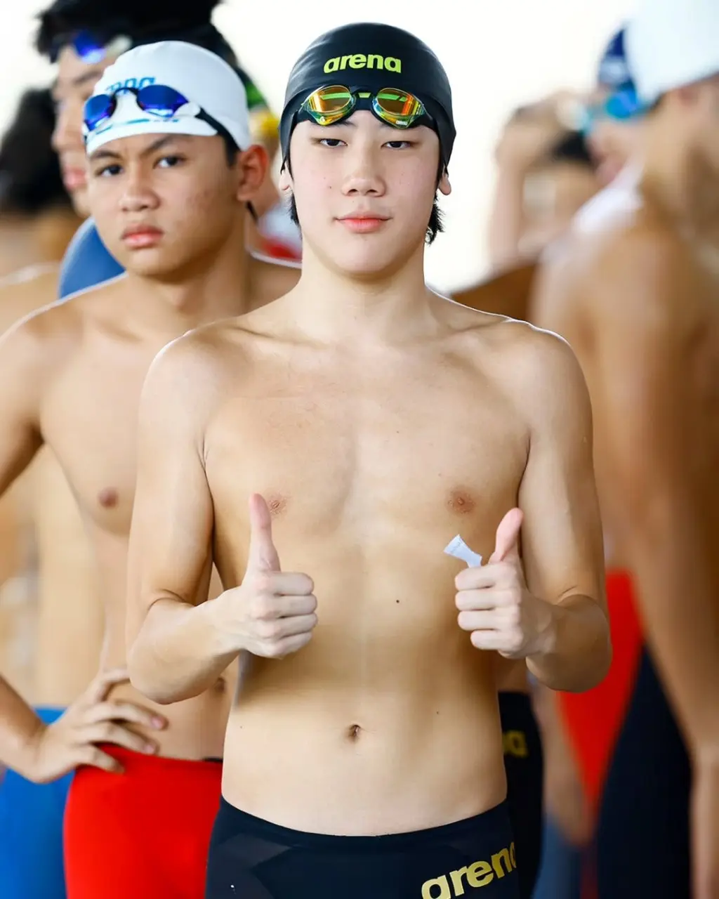 นักกีฬาว่ายน้ำหนุ่มน้อย 7