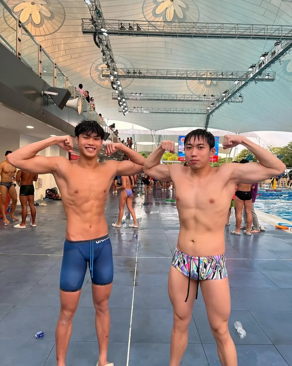 นักกีฬาว่ายน้ำหนุ่มน้อย 8