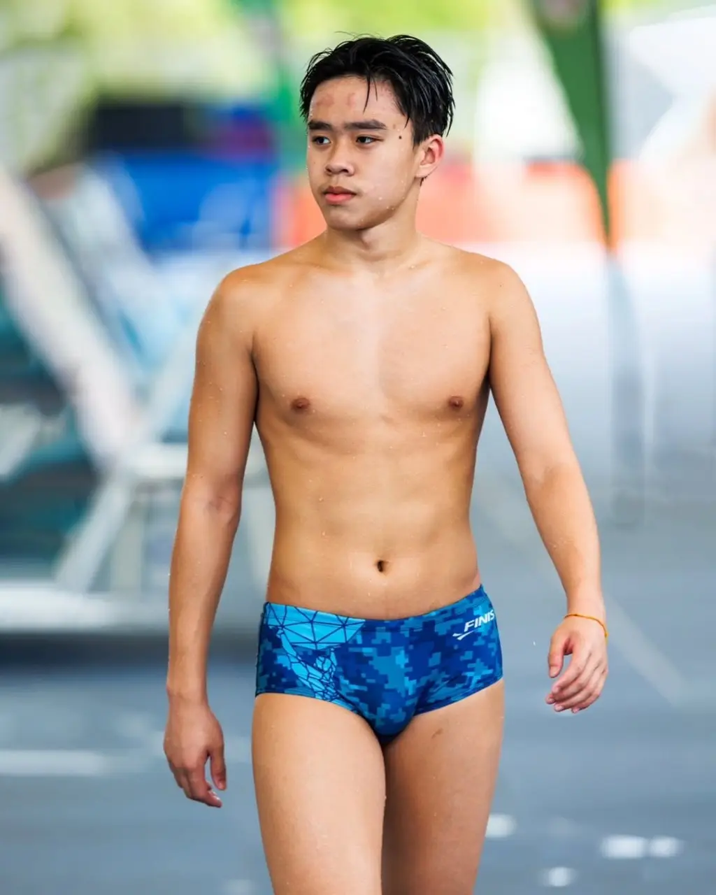 นักกีฬาว่ายน้ำหนุ่มน้อย 8