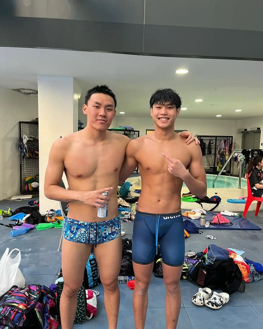 นักกีฬาว่ายน้ำหนุ่มน้อย 8