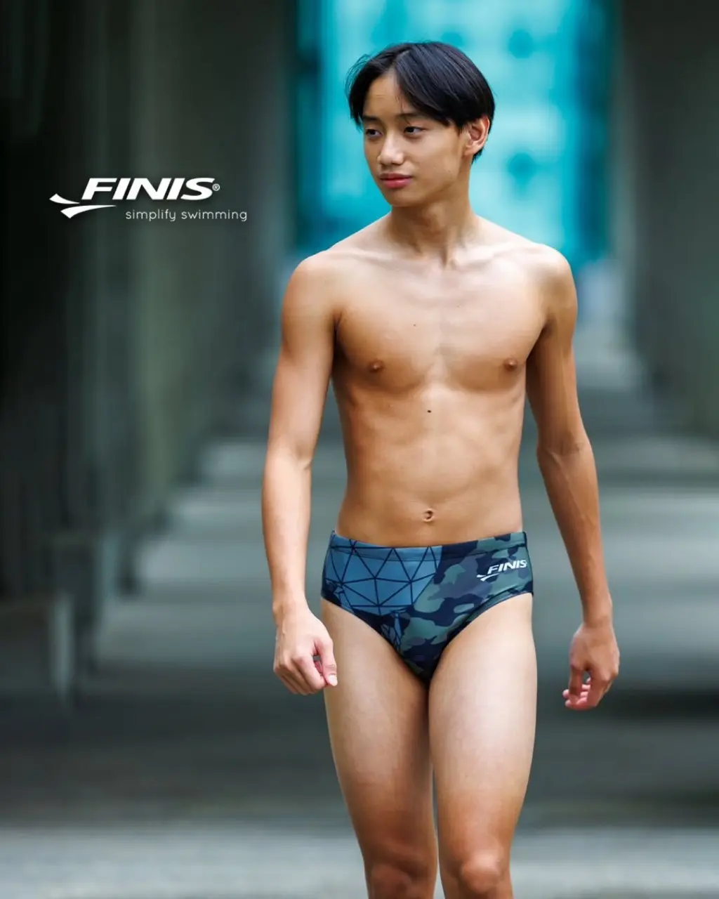 นักกีฬาว่ายน้ำหนุ่มน้อย 8