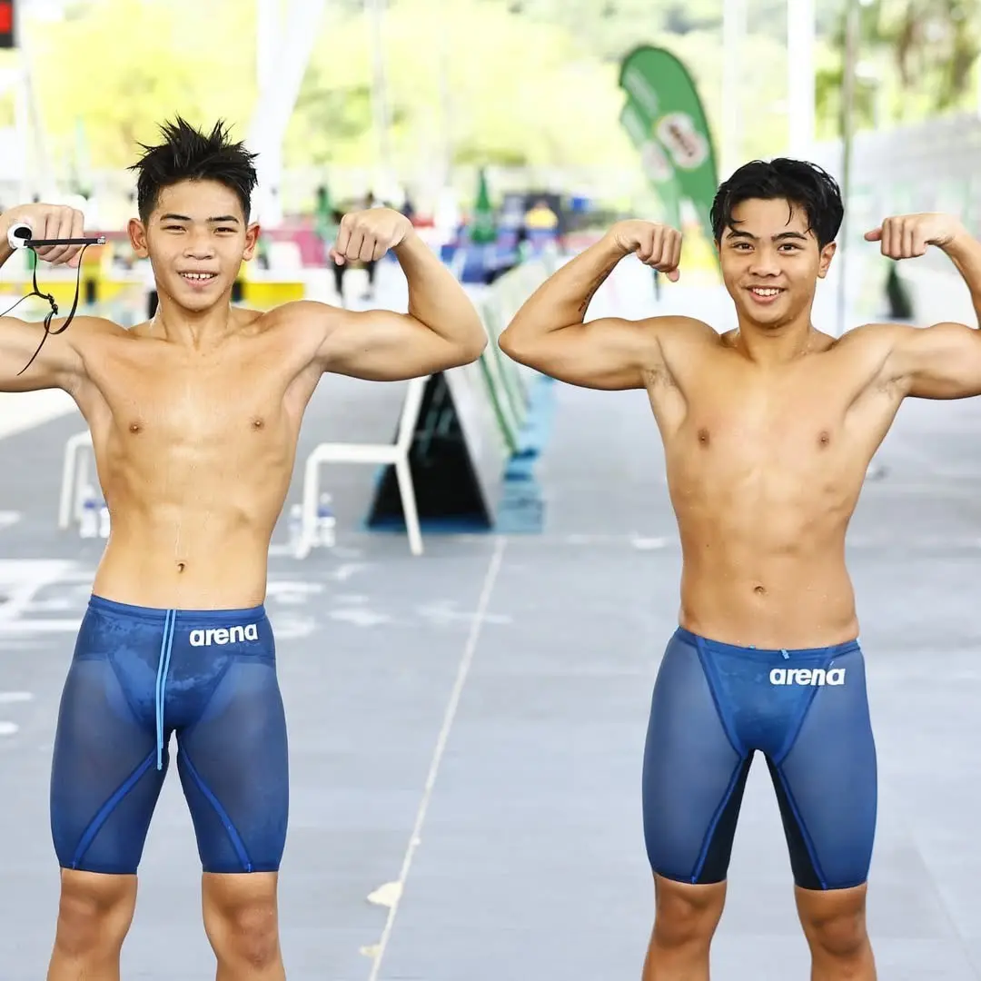 นักกีฬาว่ายน้ำหนุ่มน้อย 9