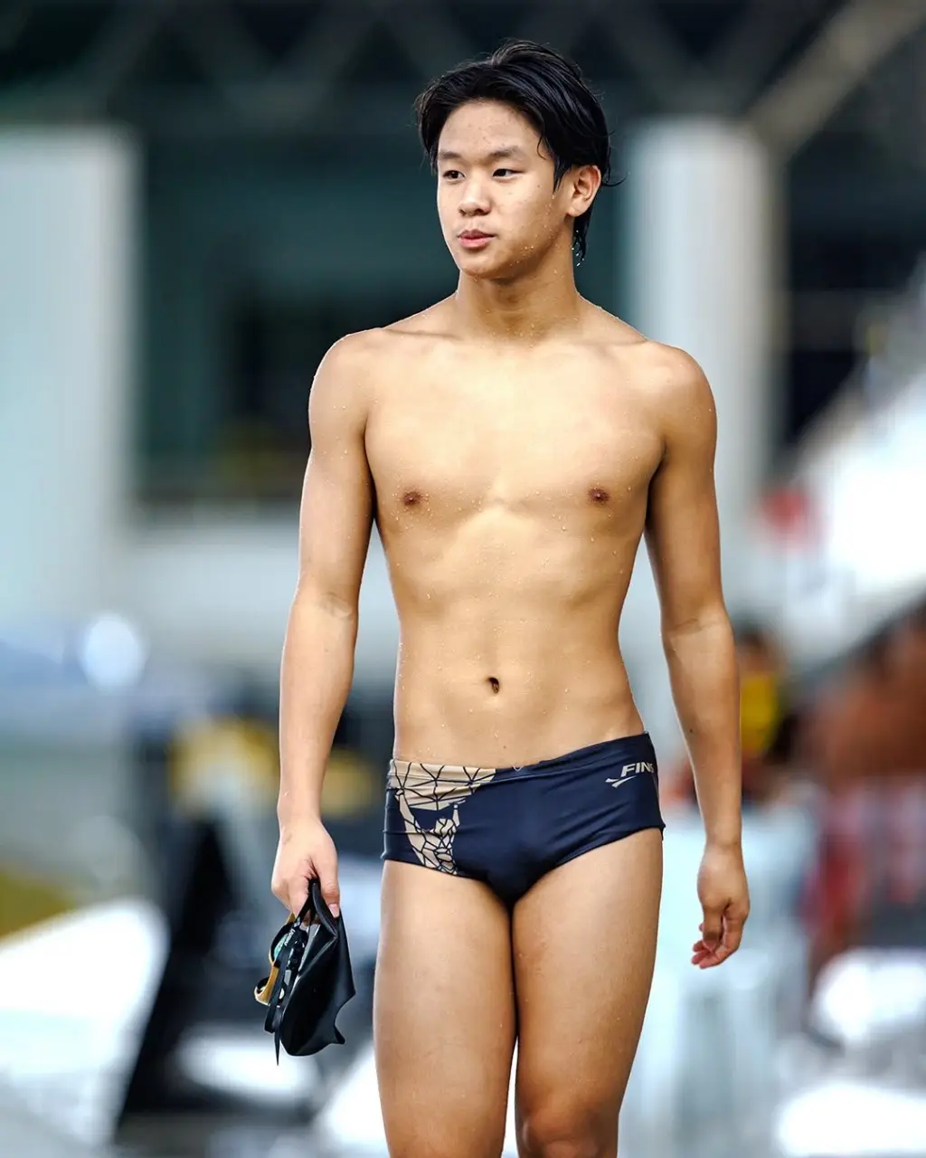 นักกีฬาว่ายน้ำหนุ่มน้อย 9