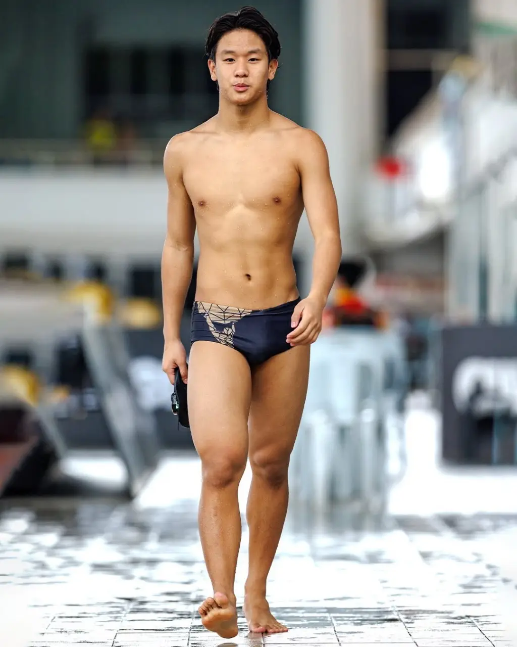 นักกีฬาว่ายน้ำหนุ่มน้อย 9