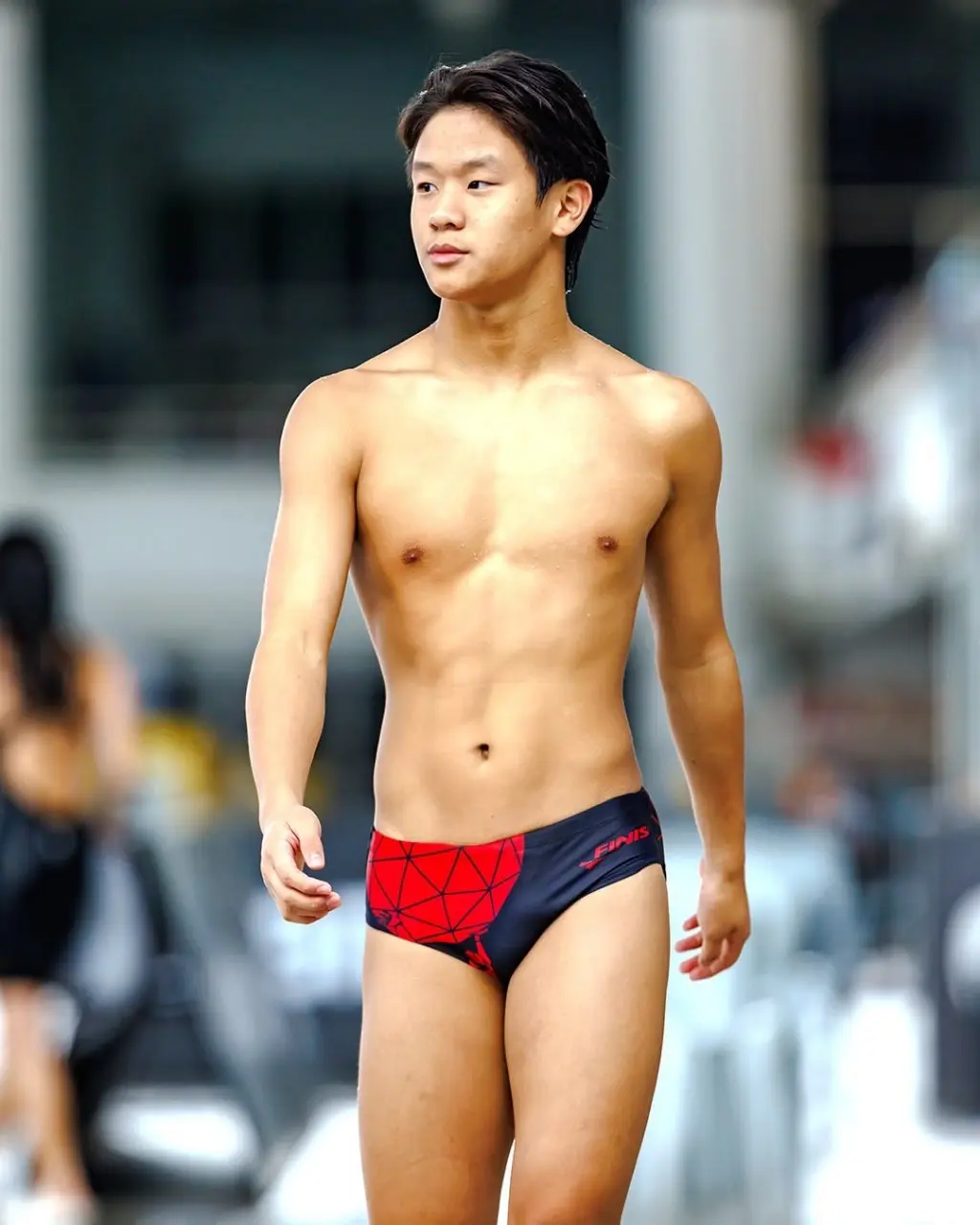 นักกีฬาว่ายน้ำหนุ่มน้อย 9
