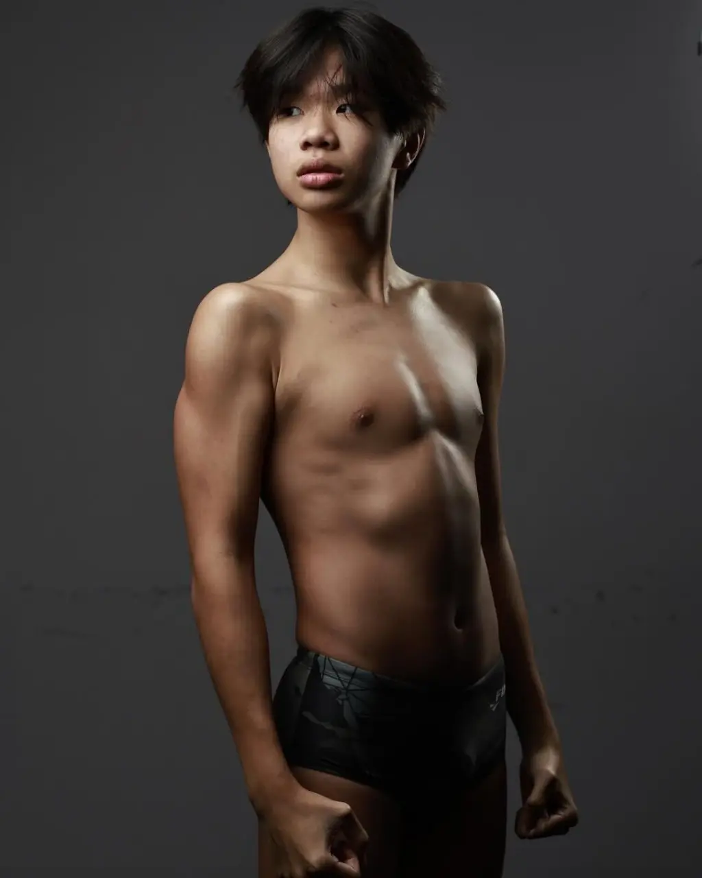 นักกีฬาว่ายน้ำหนุ่มน้อย 11