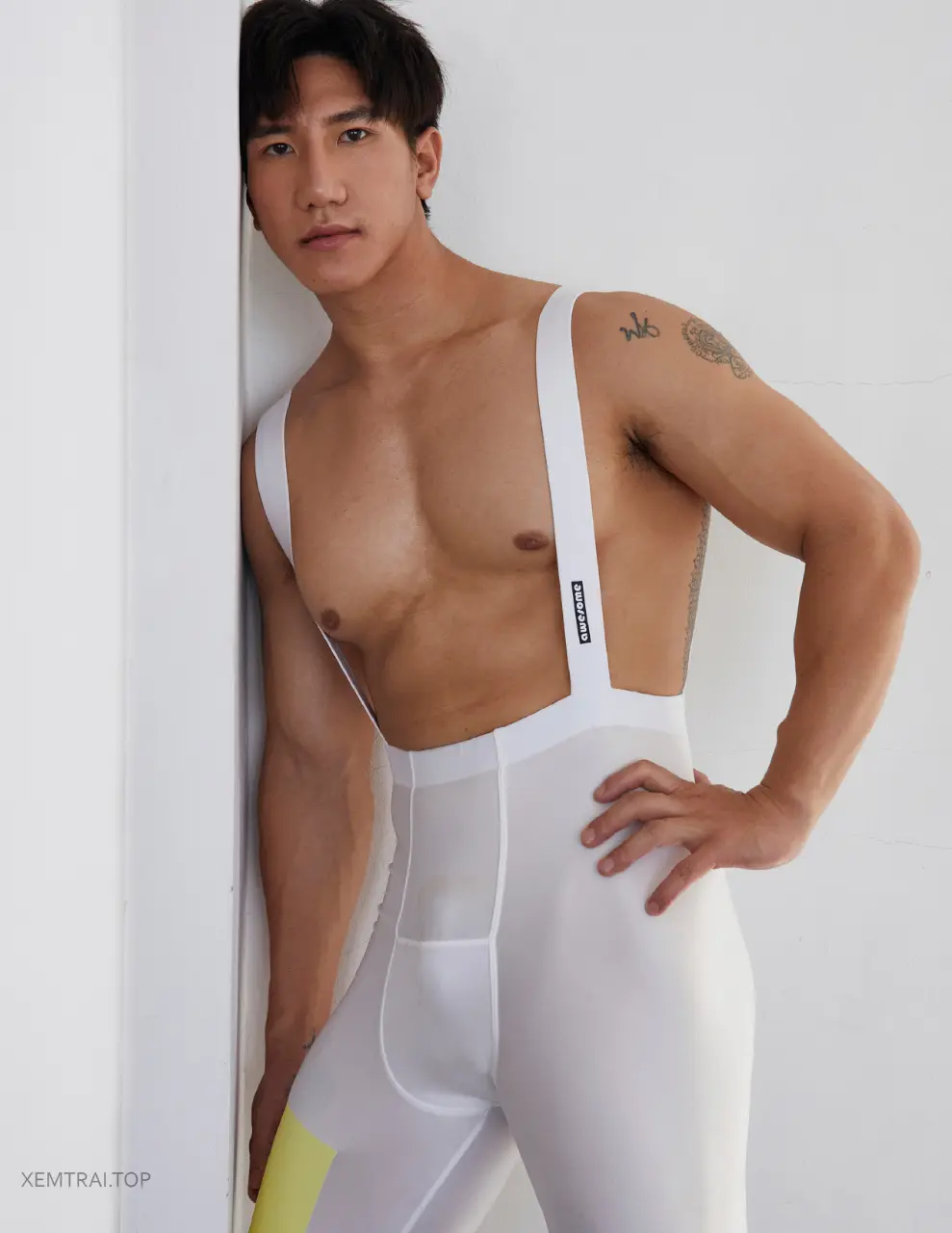 Photobook : AWESOME 32 - June