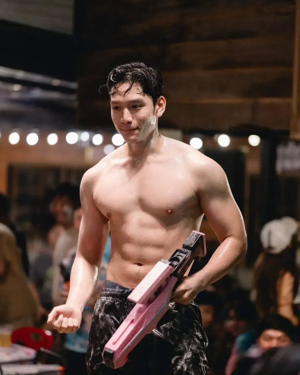 ขาวสว่างทำน้ำแตก