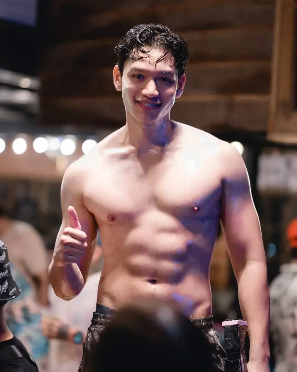 ขาวสว่างทำน้ำแตก