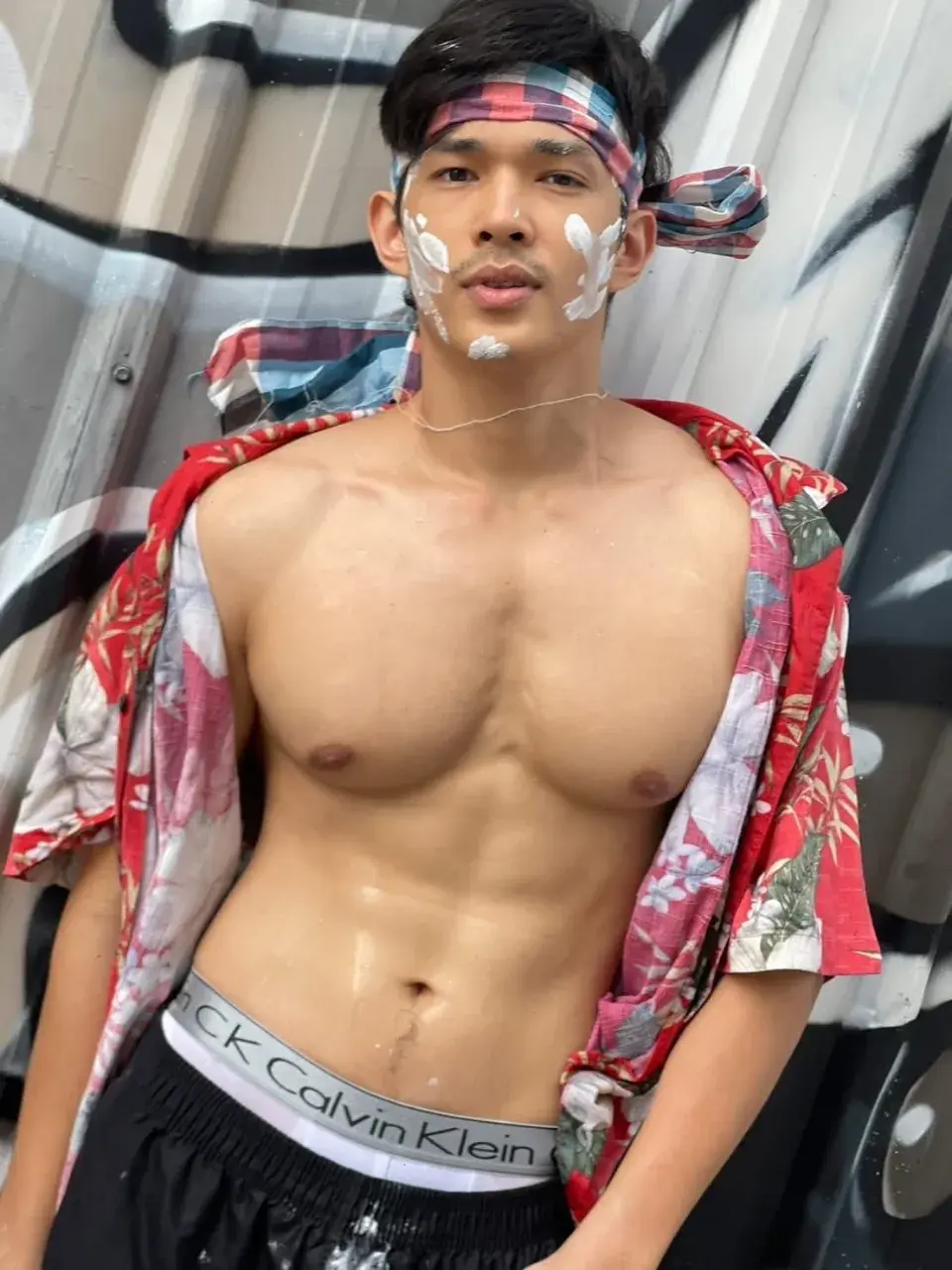 ขาวสว่างทำน้ำแตก