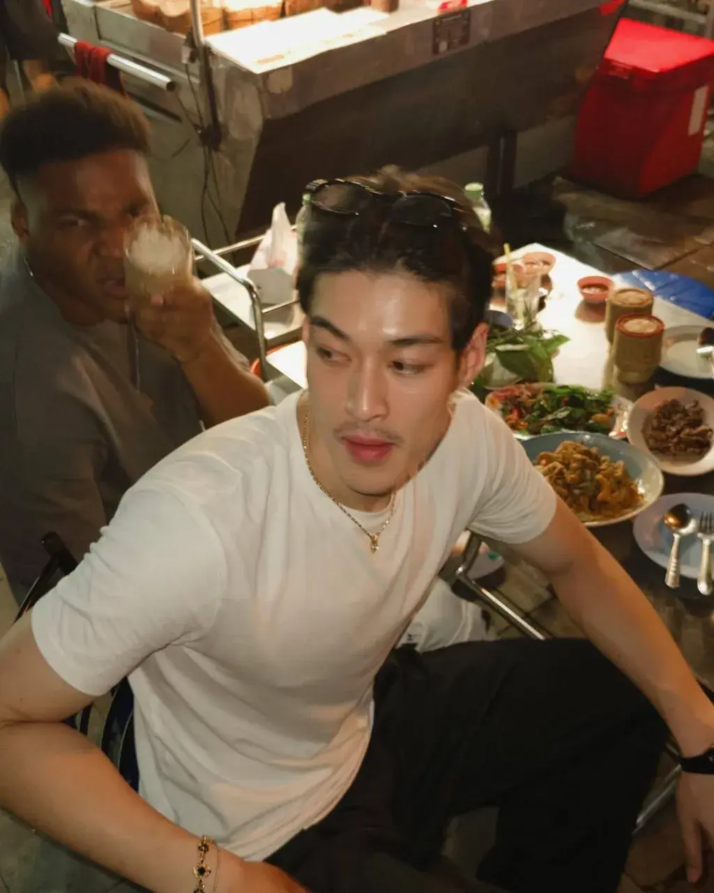 ขาวสว่างทำน้ำแตก