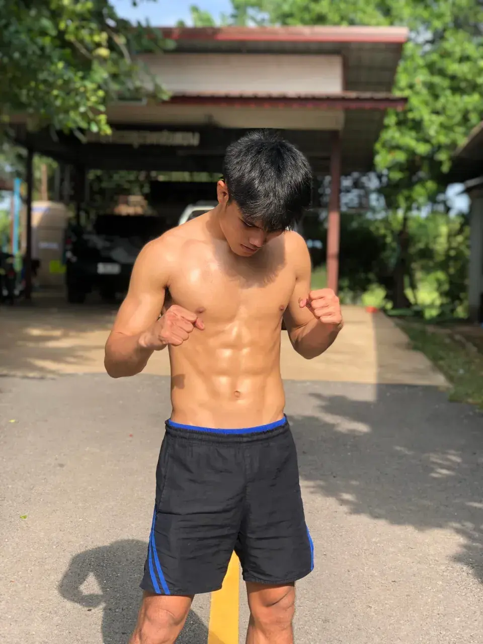 มวยให้สุดลำโค้ก