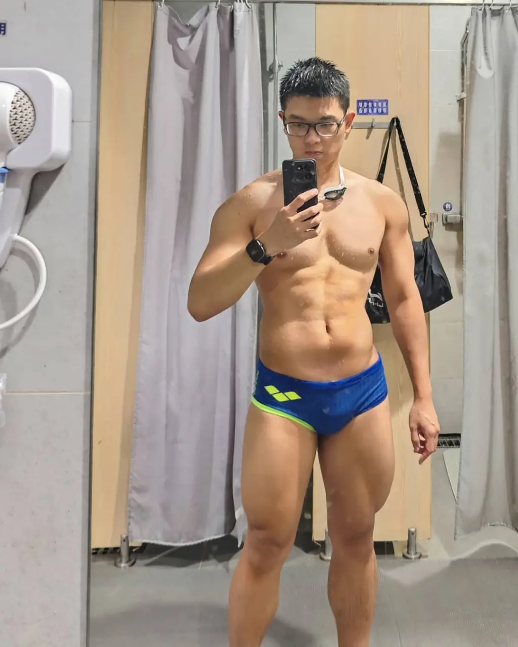 Sports-loving arts student : 小奕